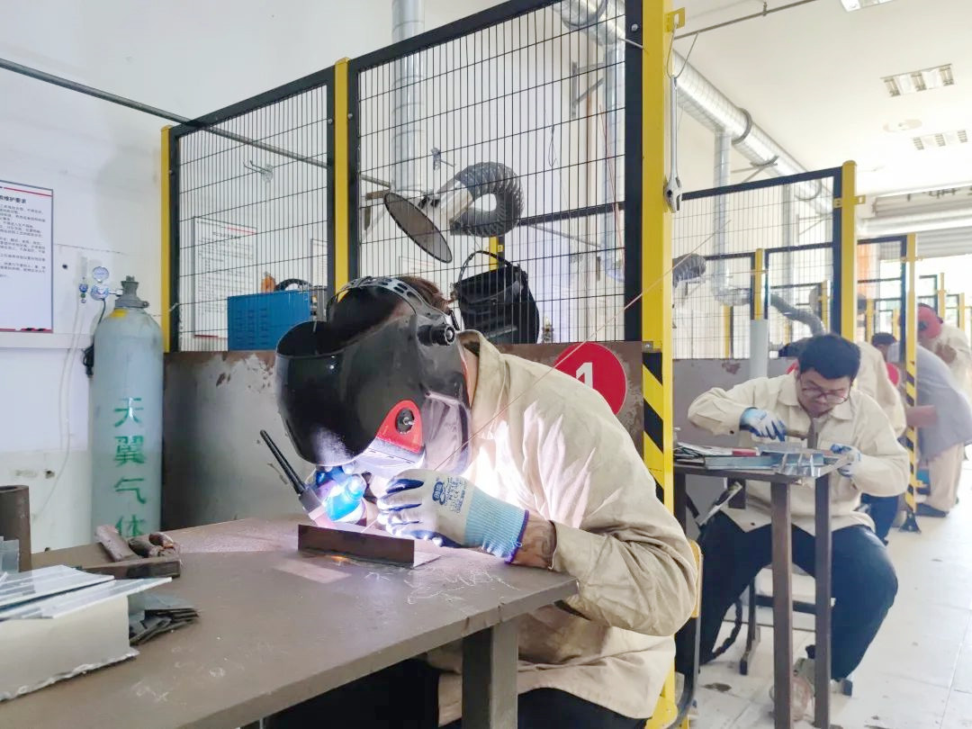 上海焊工培训学校 | 学电焊多久能学会？