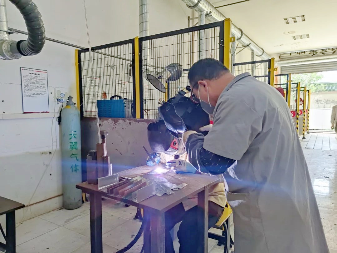 上海电焊培训班附近那里有 | 焊接方法属于不同程度的专门化的焊接方法